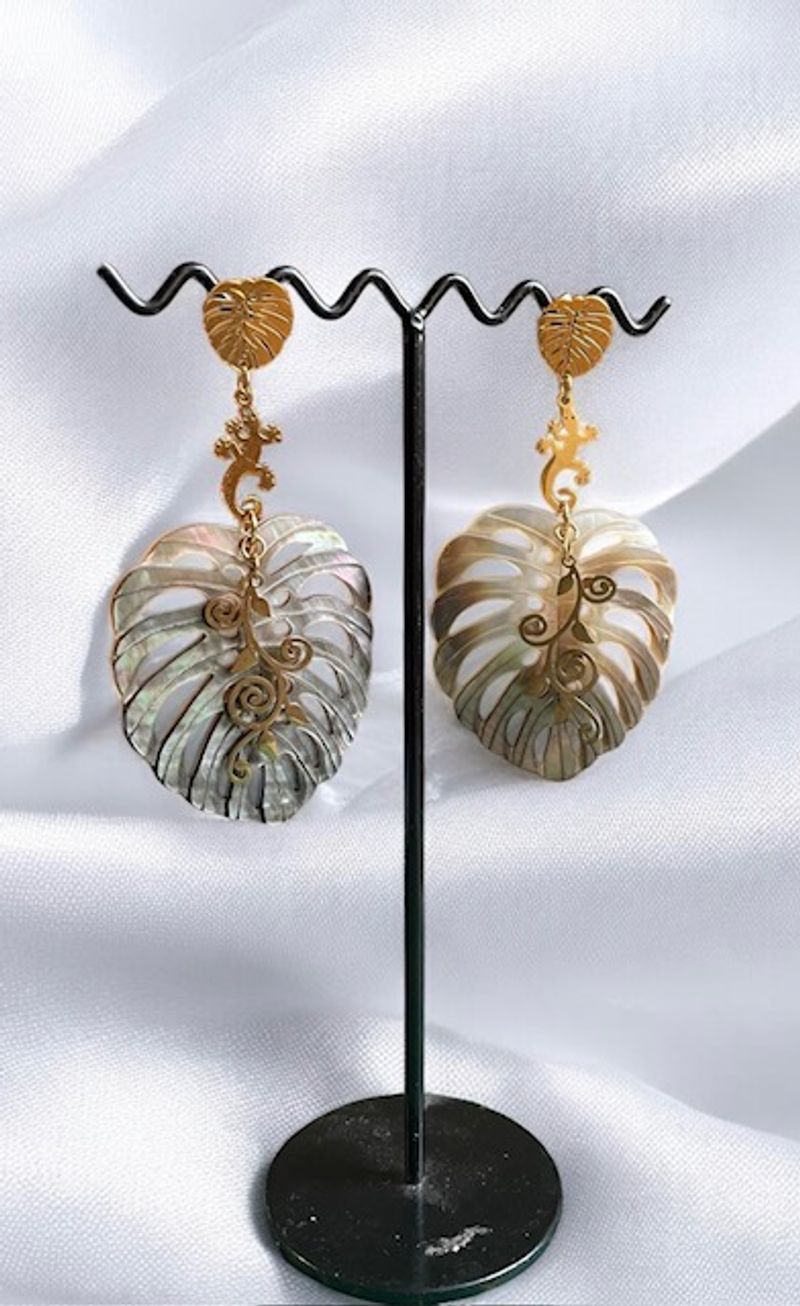 Boucles d'oreilles Monstera en nacre